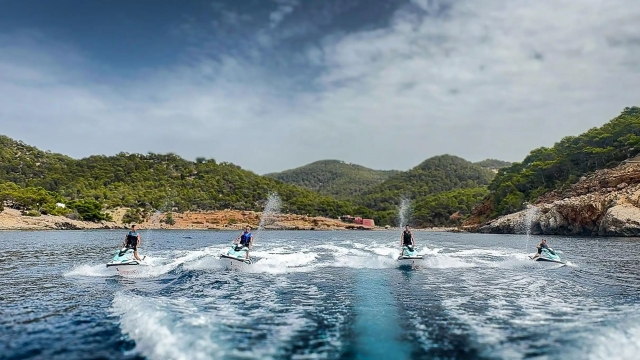  美丽的摩托艇之旅 