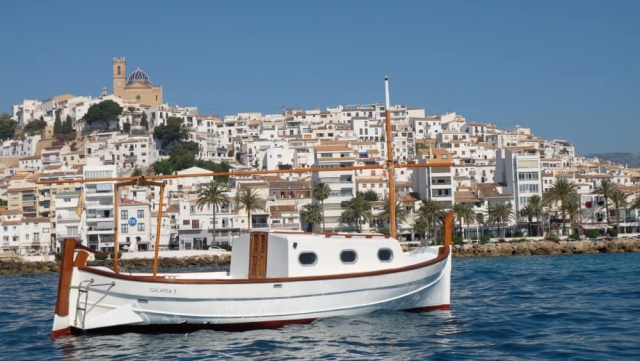 Frente al pueblo de Altea en el barco