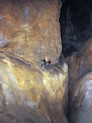  Explorez la grotte cantabrique 