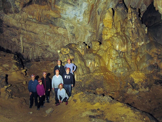  Erkunden Sie die unterirdischen Höhlen 