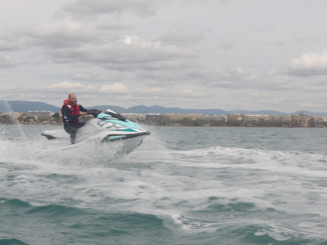  Enjoying the jet skis in Tarragona 