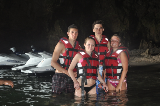 Moto de agua en la cueva
