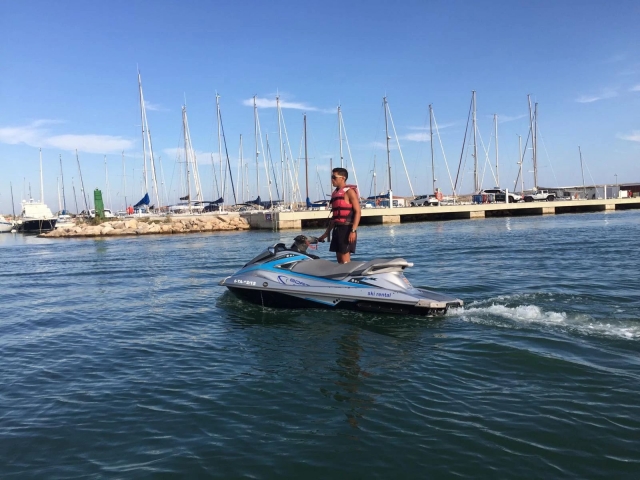  Essayez nos jetskis