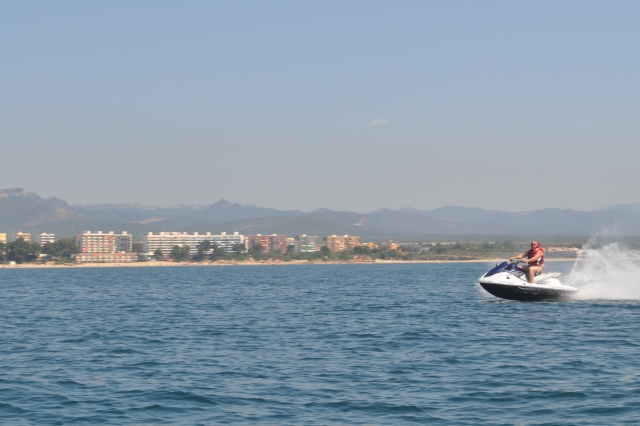  Jetski à toute vitesse 
