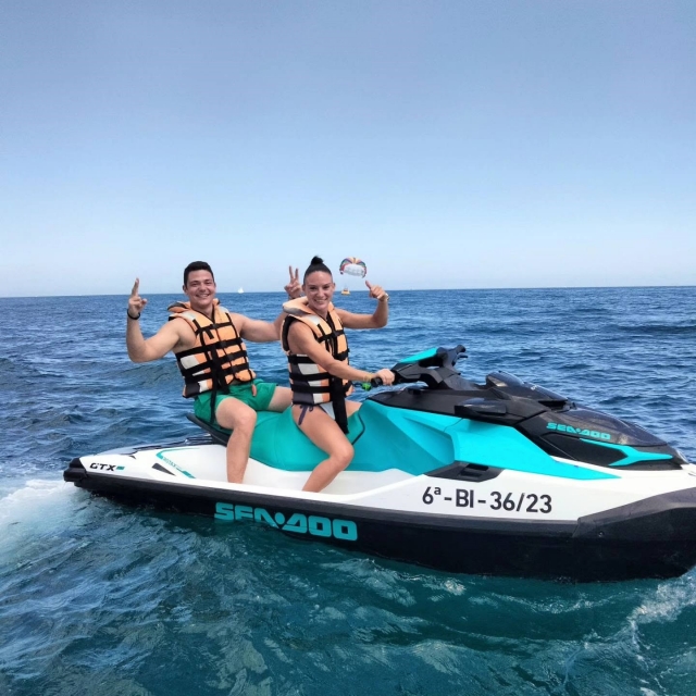 Andando de jet ski em Alicante 