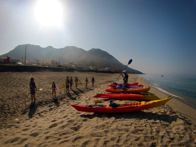  Theoretical course on kayaking on Las Negras beach 
