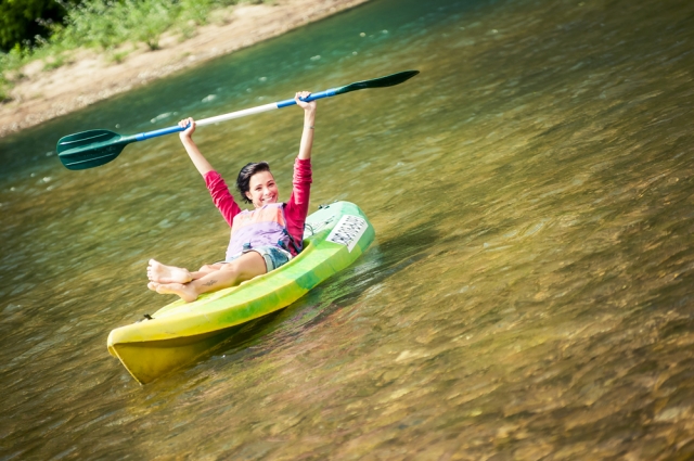 Descansando sobre la canoa