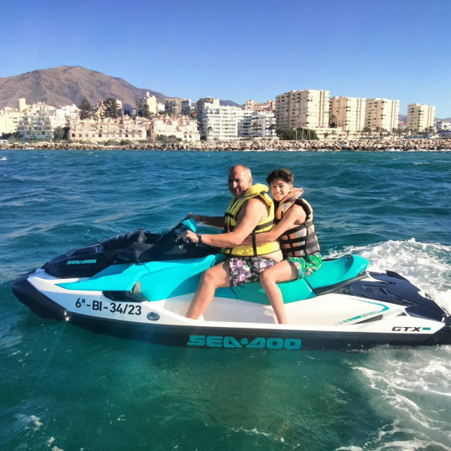  Pilotez un jet ski biplace à Alicante