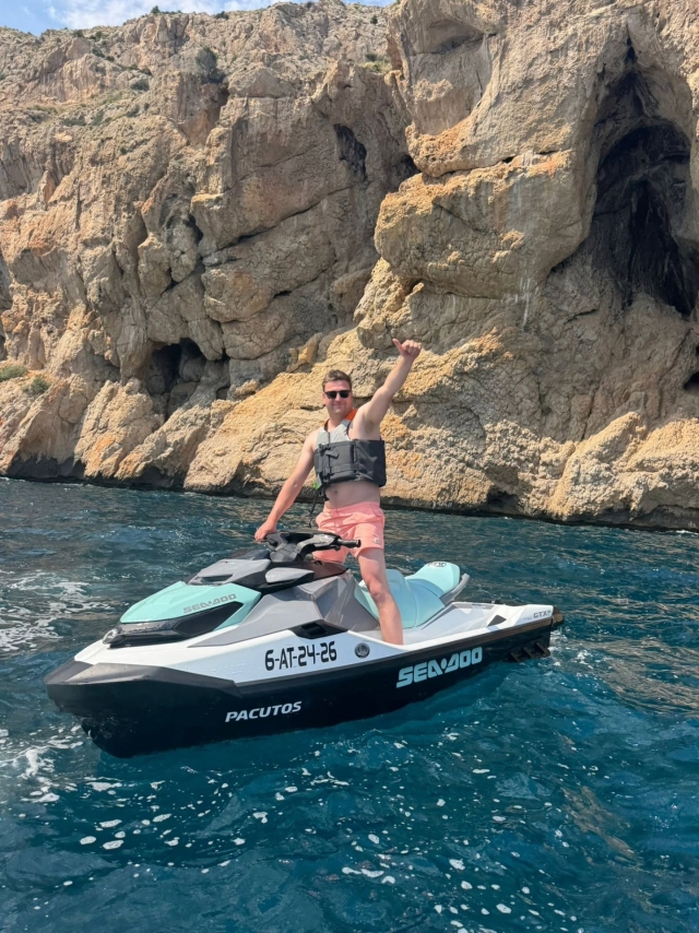 Renta moto agua con licencia cerca de Calpe 4h