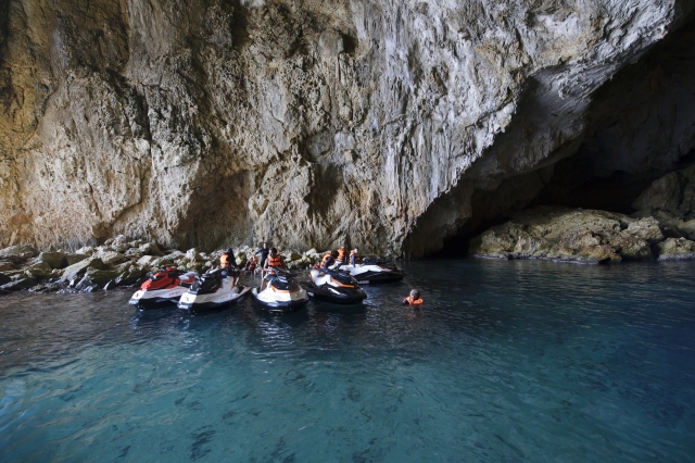  Jet skis on the coast of Alicante 