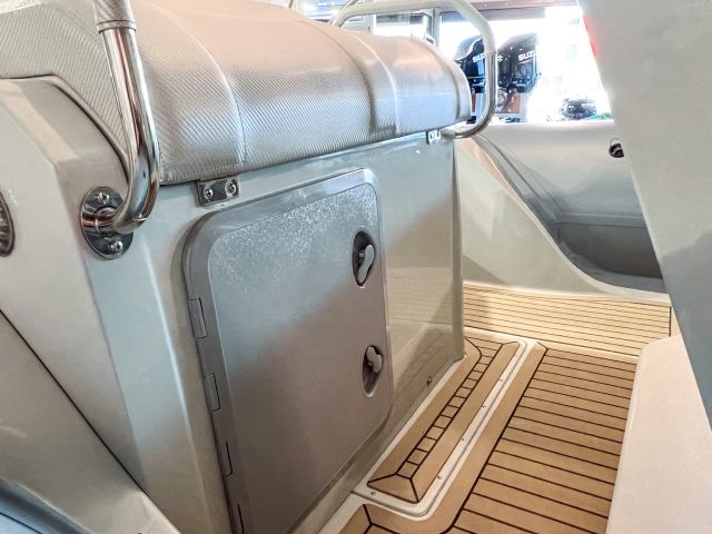  Louer un bateau le long de la côte d'Ibiza 