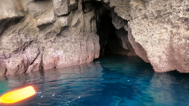 Adentrándose a las cueva