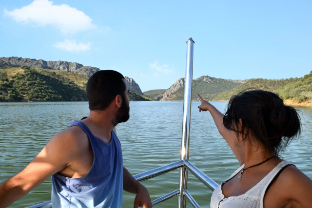 Paseo en barco por Monfregüe