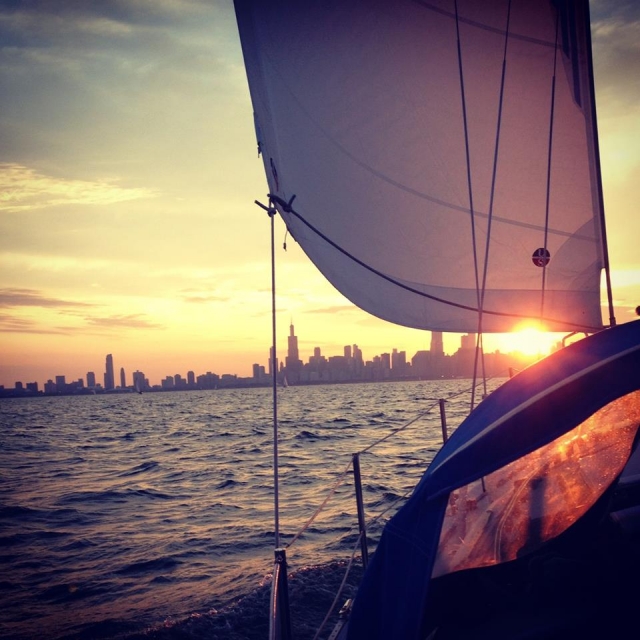  Sonnenuntergang auf einem Segelboot 