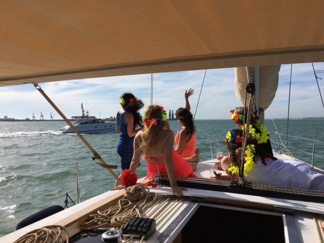  An Bord des Segelboots 