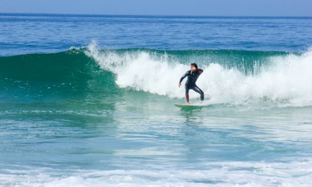  Surfer sur ses premières vagues 