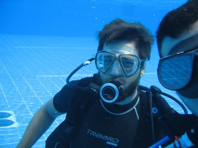  diving course in the pool 