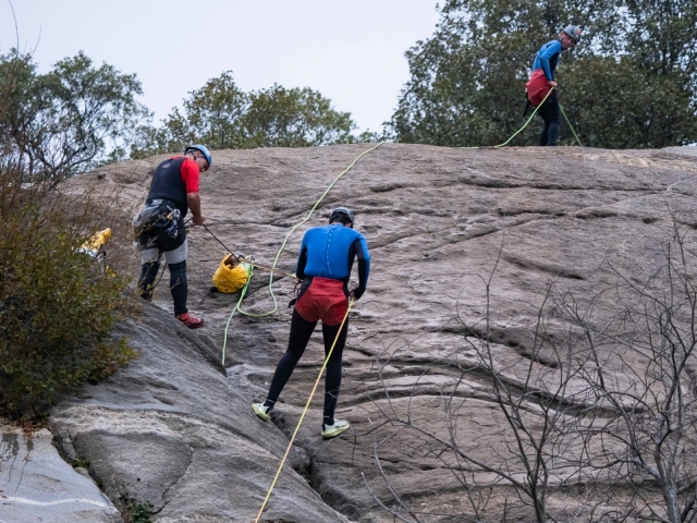 Rápel por las paredes granito 