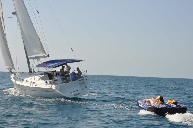  Matratze und Segelboot 