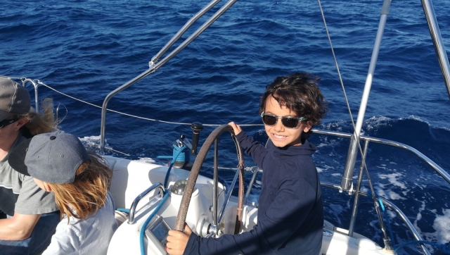 Enfant conduisant la barre 