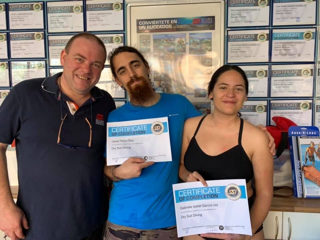  Certified divers 