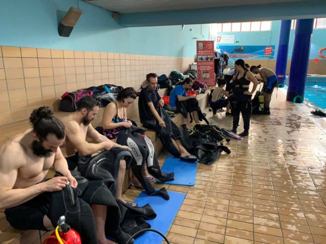  Getting ready for our afternoon of diving 