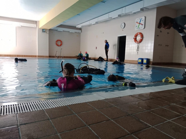  With the diving equipment in the pool 