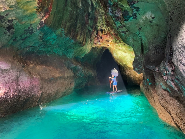 Ruta guiada por cuevas paddle surf