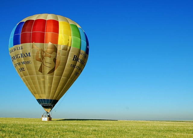 disfrutando del vuelo en globo en salamanca.jpg