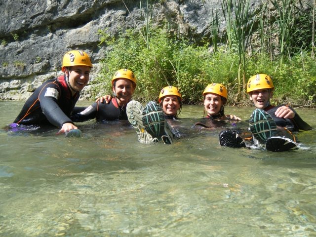  Sessão de team building com canyoning 