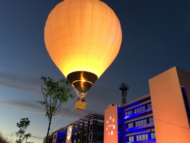 Globo sobre los estudios de Telecinco en la final de Gran Hermano