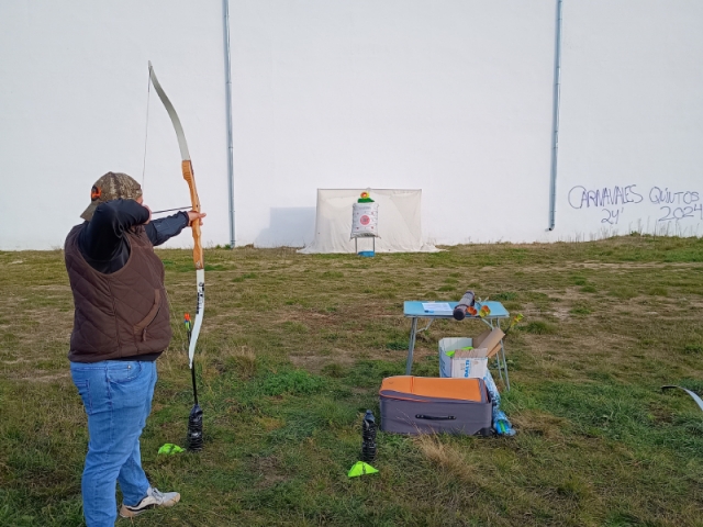  尝试射箭