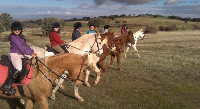 Ruta a caballo por la sierra