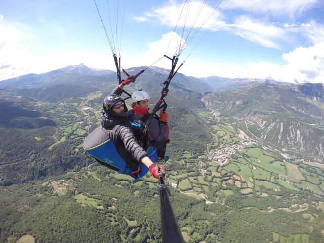  Gleitschirmfliegen über die aragonesischen Pyrenäen fliegen 