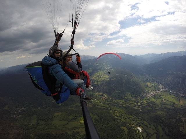  Tal der aragonesischen Pyrenäen vom Gleitschirmfliegen aus