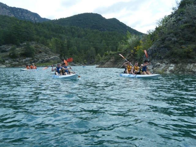 percorso in kayak nel fiume 