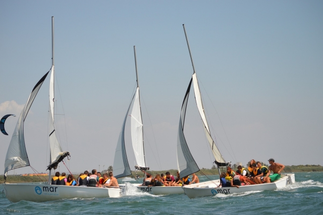 Varias embarcaciones de vela