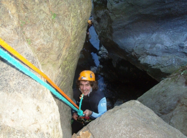  Entry rappelling 