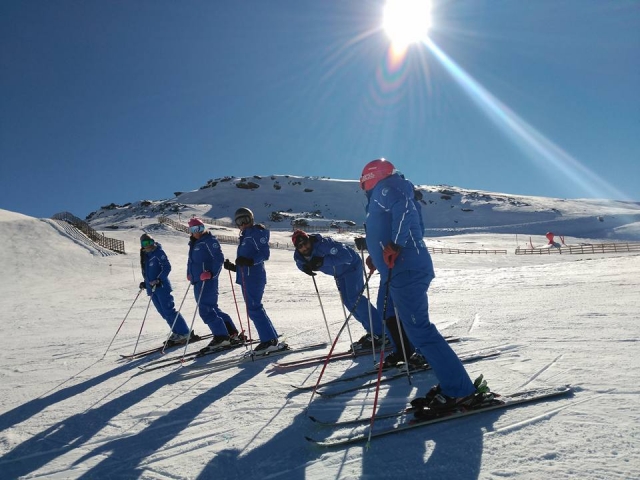  Réception des instructions pour se déplacer à ski