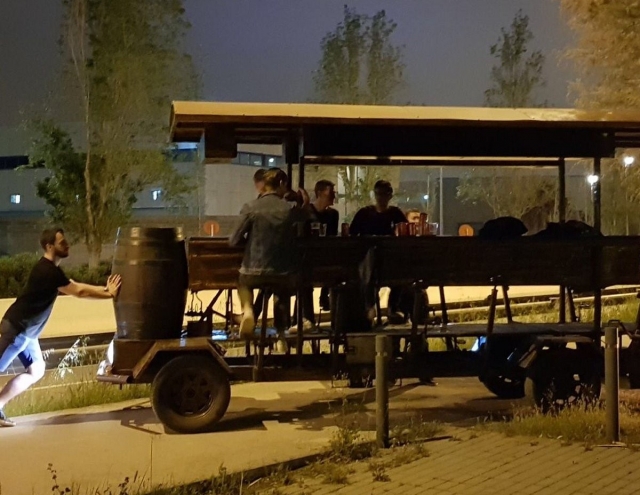 Bicibirra por la noche en Sevilla