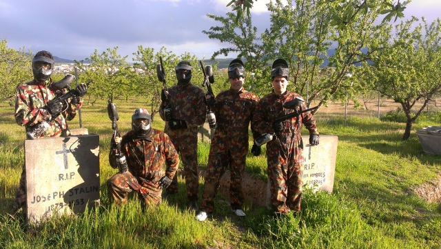  group in cemetery 