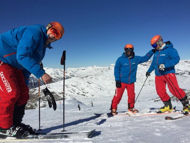  Futuri sciatori nell'Aran innevato Valle