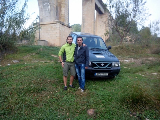 pareja con coche