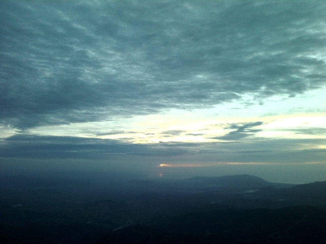 pôr do sol nas montanhas 