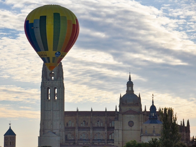  Segovia Cathedral from the Globe 