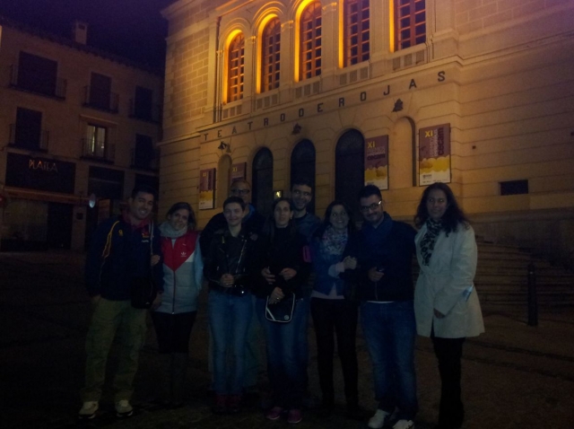 Di fronte al teatro Rojas 