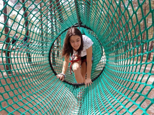  Rope tunnels 