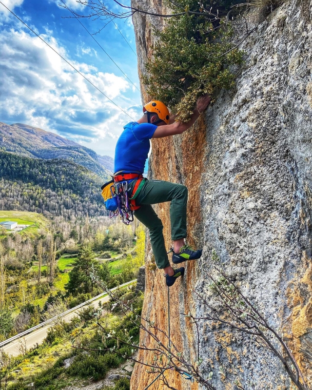 Introduction to climbing in Valle de Tena 4 hours