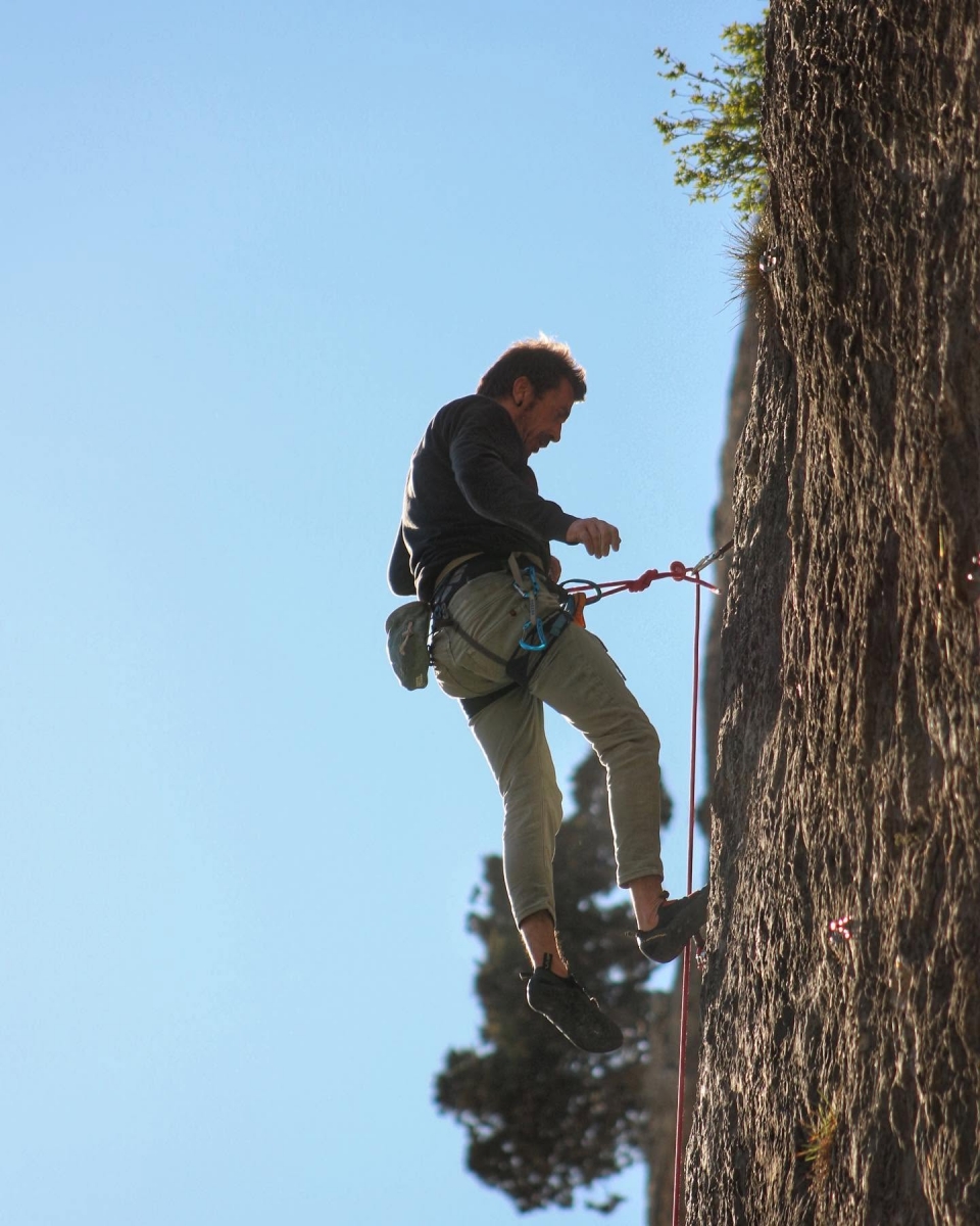  Initiation climbing in the mountains of the Tena Valley