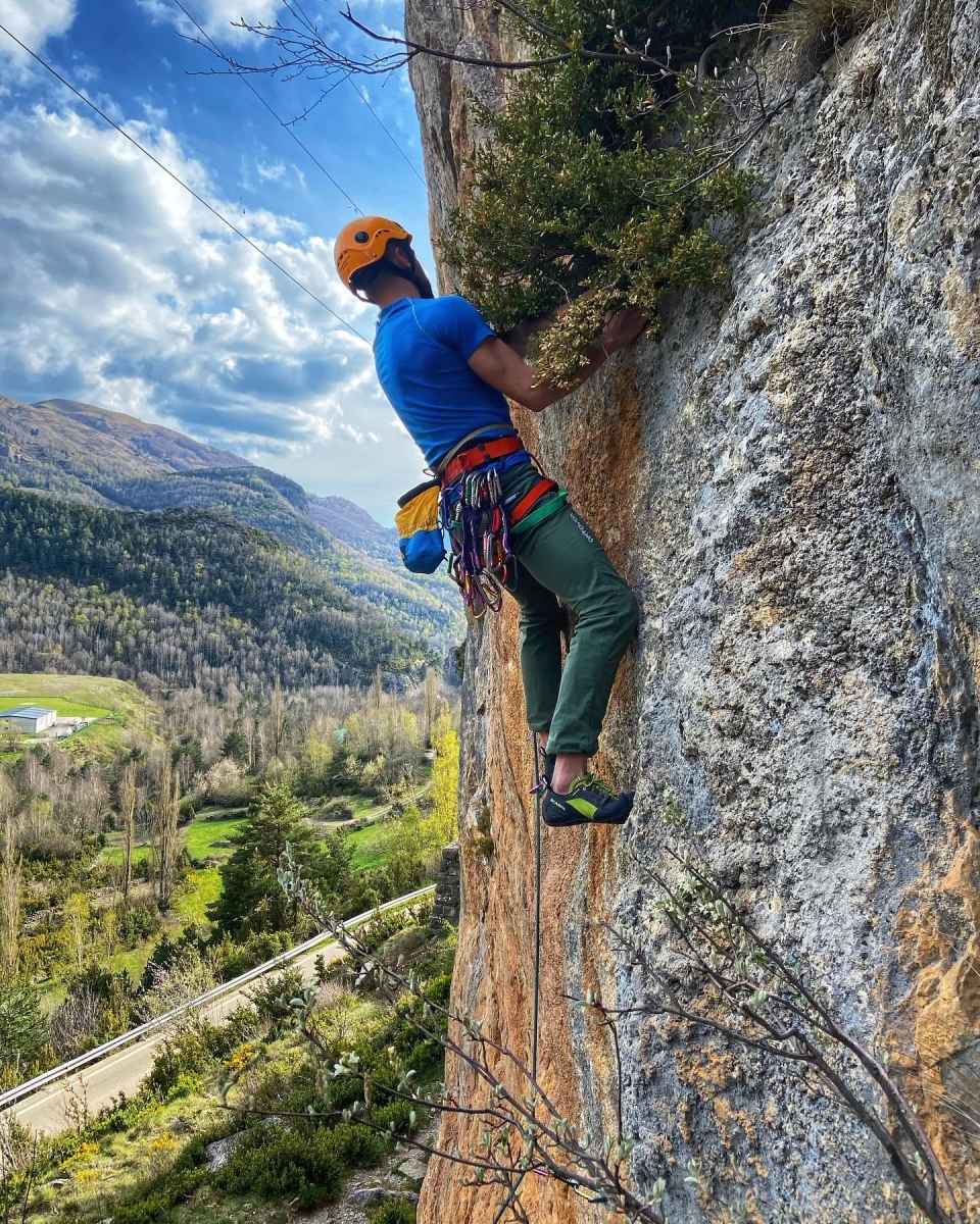 Técnica de escalada avanzada en el Valle de Tena